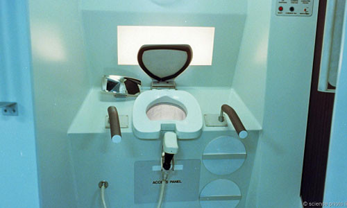 Nhà vệ sinh trên Trạm vũ trụ quốc tế ISS. Ảnh: Science Photo Library toi-7997-1433219881-8435-1440672549.jpg