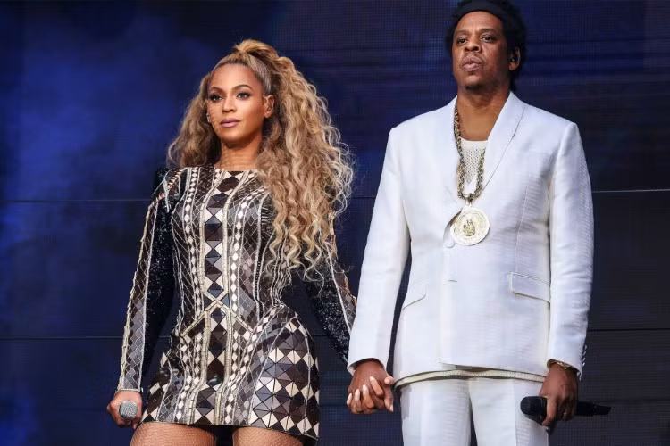 Jay-Z cùng với Beyoncé đang là cặp vợ chồng giàu có và quyền lực bậc nhất làng nhạc Âu Mỹ.