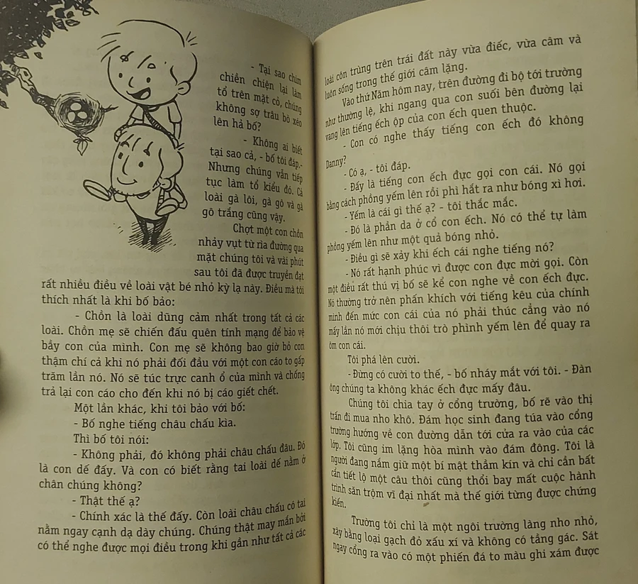 Tuy là cuốn sách dành cho trẻ em, nhưng có lẽ tác giả Roald Dahl mong muốn các bậc cha mẹ có được một lần cùng con đọc. Ảnh: Tấn Quyết