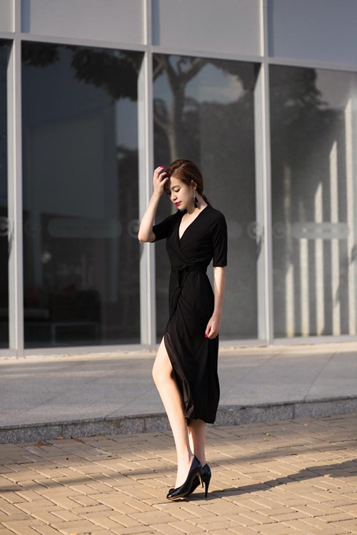 Gu thời trang thanh lịch đời thường của Hoàng Thùy Linh - ảnh 11