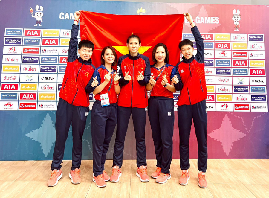 Thành viên đội tuyển cầu mây Việt Nam vô địch SEA Games 32 nội dung đôi nữ. Ảnh: INT.
