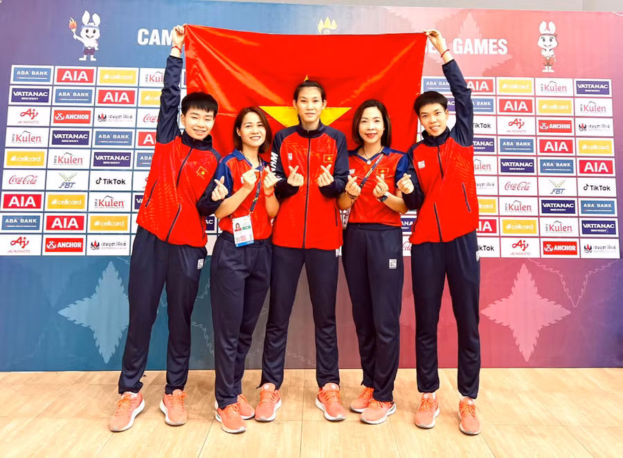 Thành viên đội tuyển cầu mây Việt Nam vô địch SEA Games 32 nội dung đôi nữ. Ảnh: INT. Thành viên đội tuyển cầu mây Việt Nam vô địch SEA Games 32 nội dung đôi nữ. Ảnh: INT.