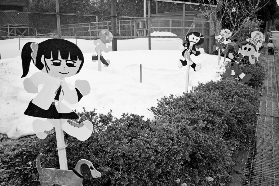 Tuy không có số liệu thống kê chứng minh, Tobita-kun được tin là nhân tố giúp giảm thiểu tai nạn giao thông. Ảnh: Atlasobscura.com