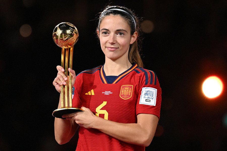 Aitana Bonmati nhận danh hiệu Quả bóng Vàng World Cup 2023.