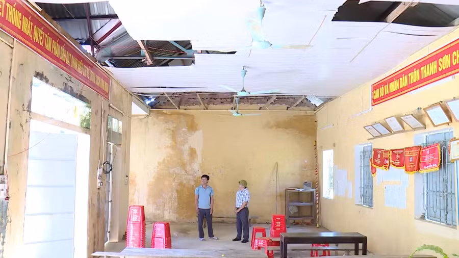 Nhà văn hóa thôn không được sửa sang, xuống cấp nghiêm trọng.