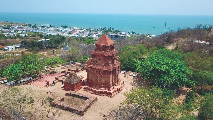 Triển lãm 'Di sản văn hóa Bình Thuận kết nối các vùng, miền' diễn ra tại Di tích tháp Pô Sah Inư. Ảnh: mybinhthuan.vn. Triển lãm 'Di sản văn hóa Bình Thuận kết nối các vùng, miền' diễn ra tại Di tích tháp Pô Sah Inư. Ảnh: mybinhthuan.vn.