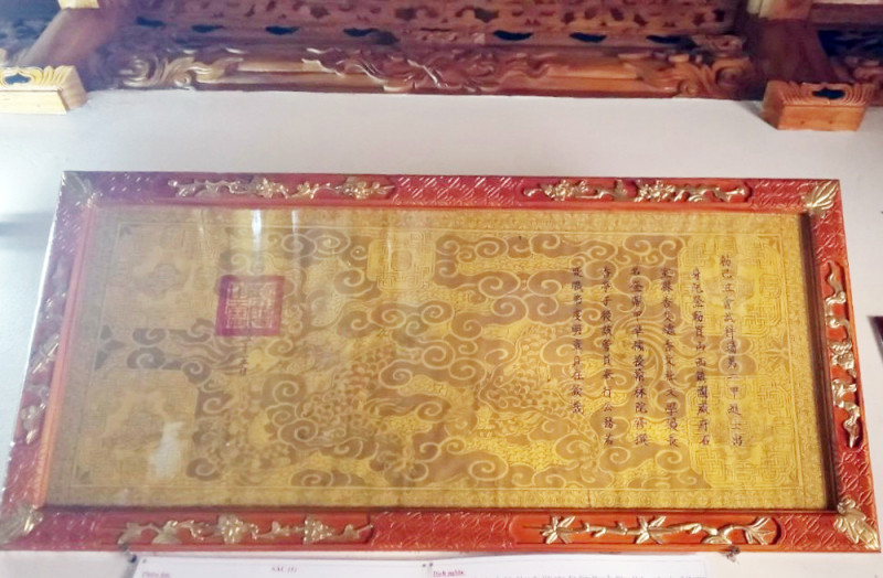 Sắc phong của vua Minh Mệnh phong cho Tiến sĩ Nguyễn Đăng Huân. Sắc phong của vua Minh Mệnh phong cho Tiến sĩ Nguyễn Đăng Huân.