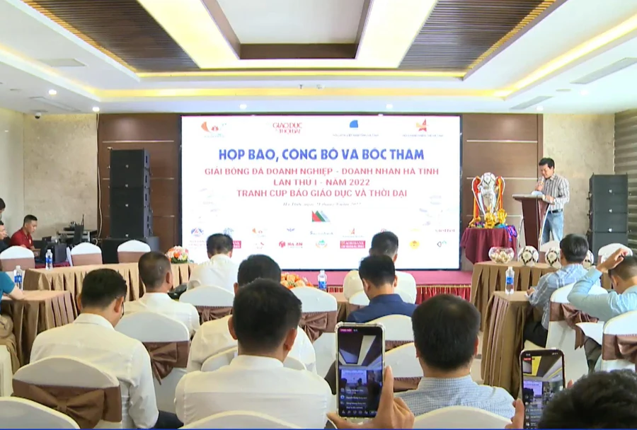  Báo GD&TĐ kiến tạo giải bóng đá doanh nhân quyên tiền hỗ trợ học sinh nghèo