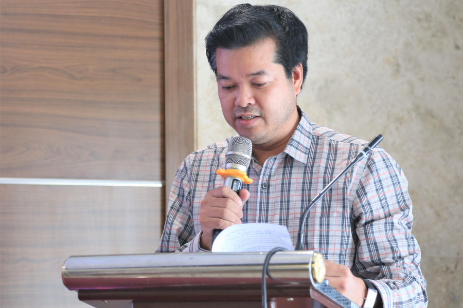 Ông Nguyễn Văn Dũng – Trưởng Văn phòng Báo GD&amp;TĐ khu vực Miền Trung – Tây Nguyên phát biểu công bố giải đấu.