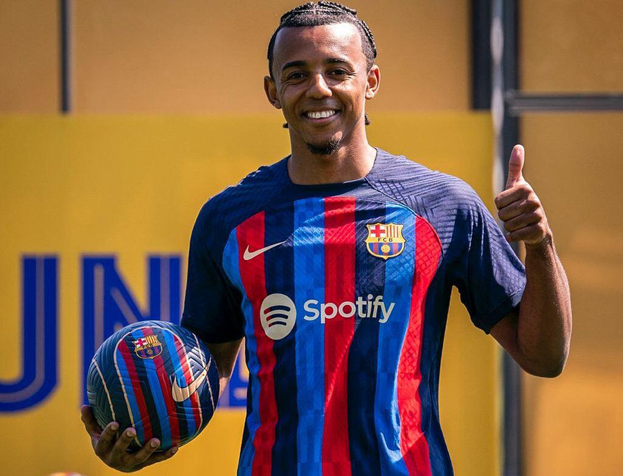 Trung vệ Jules Kounde.