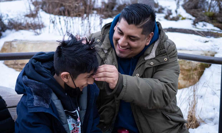 Jesus Benitez nhiều lần muốn bỏ học để có thời gian chăm sóc và kiếm tiền nuôi con.