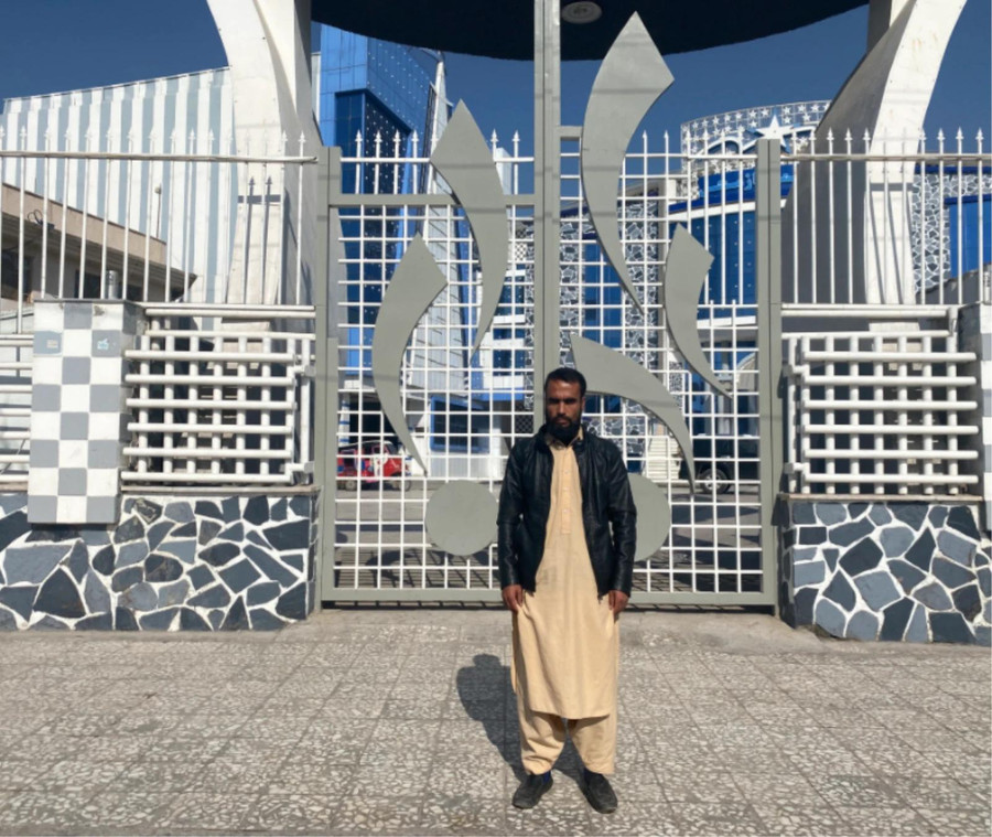 Một năm sau ngày vui, Mohammad Iwas vẫn còn nợ tiền cưới vợ.