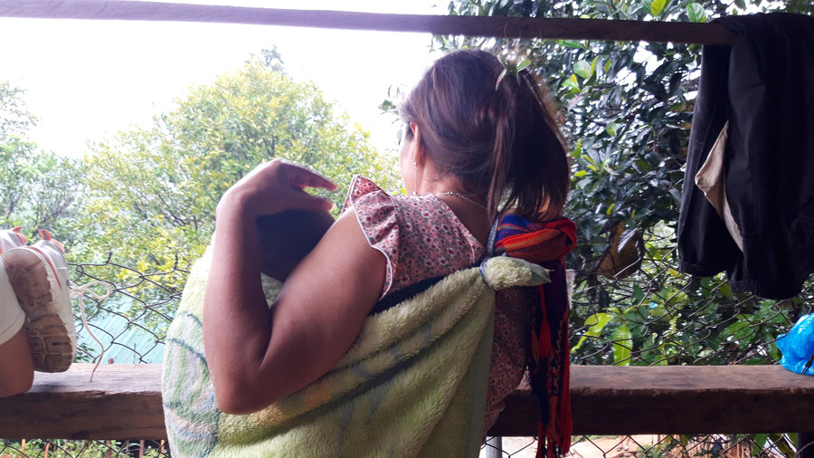 Từ ngày chồng mất, mấy mẹ con chị Y Mếp nương tựa nhau sống qua ngày.