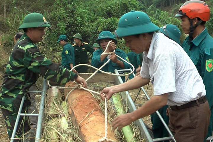 Đào đường phát hiện bom "khủng" trong khu dân cư