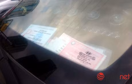 CSGT Thu do manh tay voi xe o gan phu hieu cong an, bao chi - Anh 4