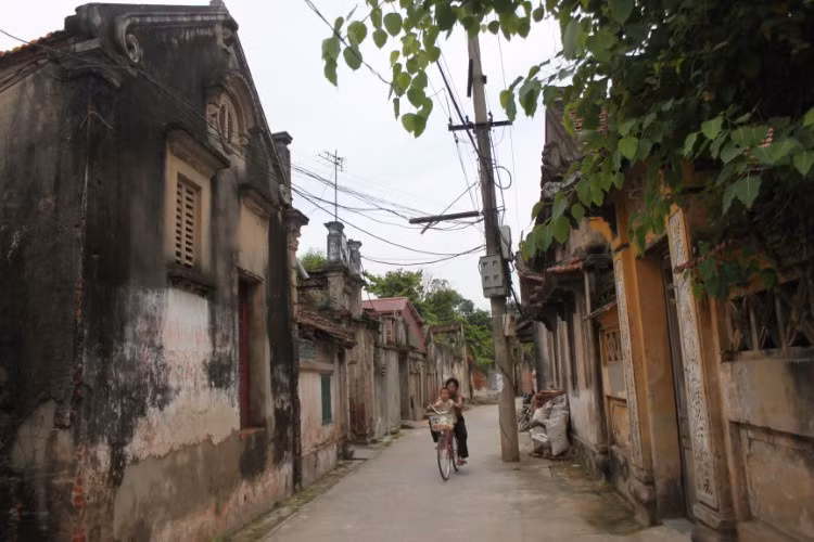 Làng Cựu còn giữ được khoảng 20 ngôi biệt thự cổ.