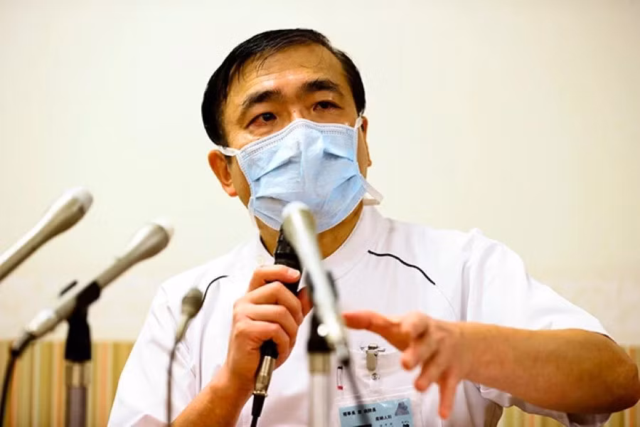 Bác sĩ Takeshi Hasuda (Bệnh viện Jikei) tích cực thuyết phục chính phủ Nhật Bản hợp pháp hóa “sinh đẻ ẩn danh”.