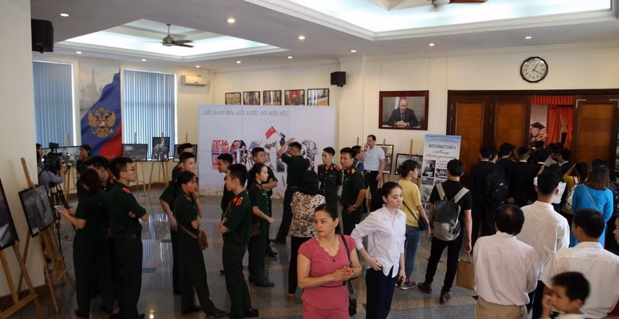 Triển lãm ảnh tại Trung tâm Khoa học và Văn hóa Nga.