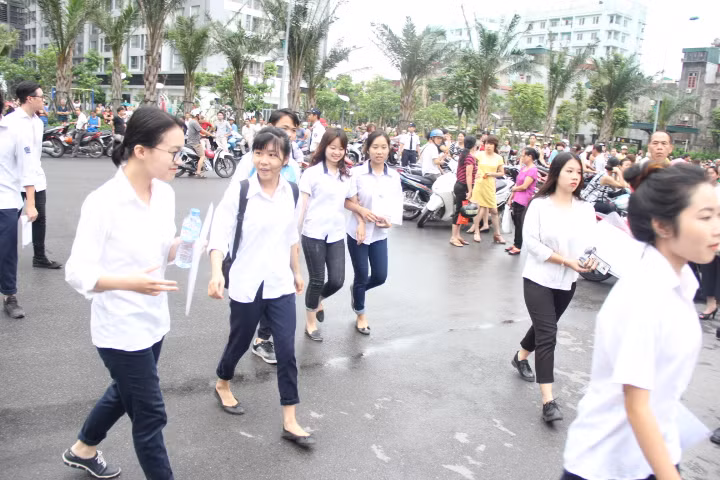 Thí sinh tự tin bước vào trường thi