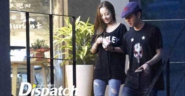 Goo Hara và Junhyung chia tay sau 2 năm gắn bó. Goo Hara và Junhyung chia tay sau 2 năm gắn bó.
