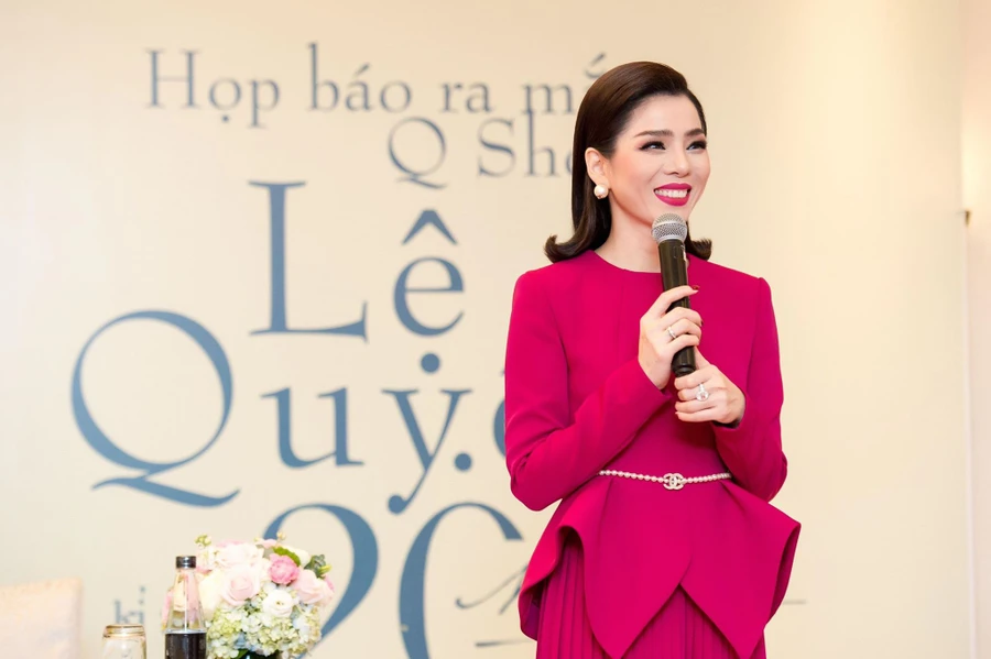 Ca sĩ Lệ Quyên xuất hiện rạng rỡ và xinh đẹp tạn buổi họp báo Liveshow Lệ Quyên 20 năm ca hát – Q Show2.