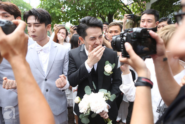 Mãn nhãn trước màn thử thách rước dâu với cả tô chanh trong ngày trọng đại của Ông Cao Thắng - Đông Nhi - Ảnh 12. Mãn nhãn trước màn thử thách rước dâu với cả tô chanh trong ngày trọng đại của Ông Cao Thắng - Đông Nhi - Ảnh 12.