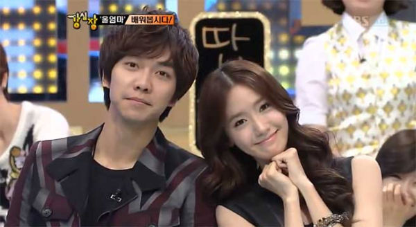 Yoona và Lee Seung Gi trong chương trình "Strong Heart". Yoona và Lee Seung Gi trong chương trình "Strong Heart".