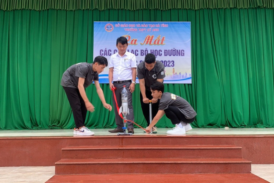 Buổi thử nghiệm mô hình khí động học của CLB Khoa học kỹ thuật Trường THPT Kỳ Anh.