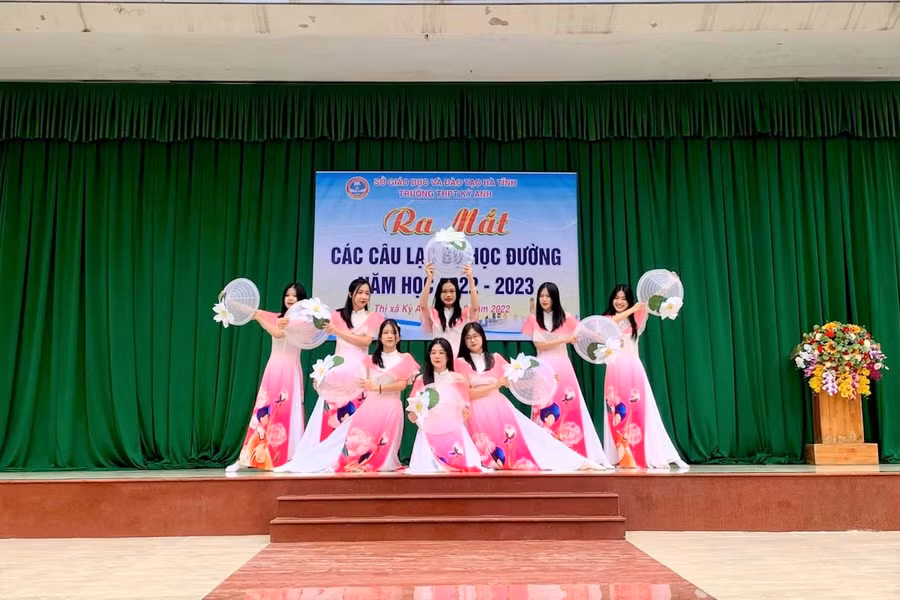 Lễ ra mắt mô hình các CLB trường học ở Trường THPT Kỳ Anh, thị xã Kỳ Anh. Lễ ra mắt mô hình các CLB trường học ở Trường THPT Kỳ Anh, thị xã Kỳ Anh.