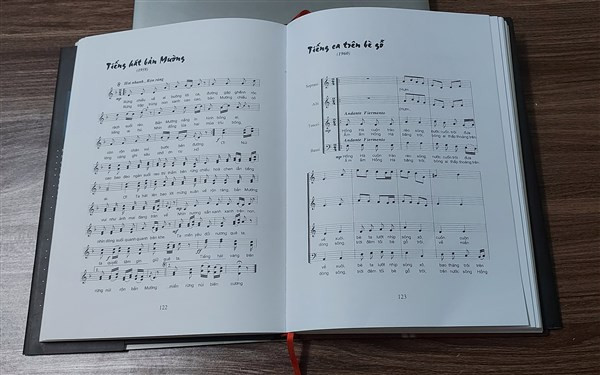 Cuốn “Nhật ký trên khóa Sol” tỏa ra những giai điệu trẻ trung, năng động. Ảnh: Bình Thanh.