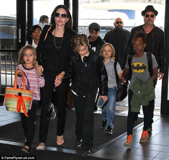 Brad Pitt thích thú khi đóng phim do vợ đạo diễn ảnh 8 Đại gia đình Brangelina