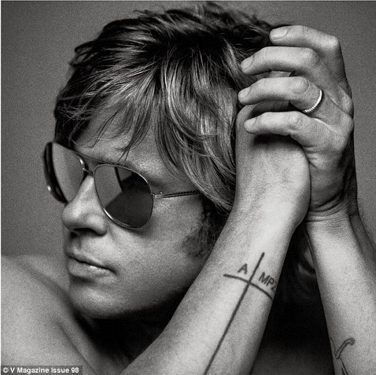Brad Pitt thích thú khi đóng phim do vợ đạo diễn ảnh 5 Chăm sóc cho 6 đứa con của mình