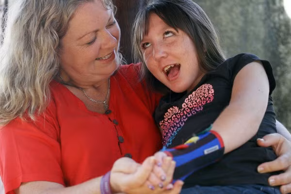 Kinh hãi bố mẹ tiêm hormon để buộc con... không được lớn