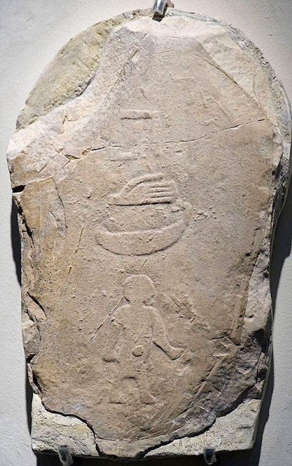 Chữ tượng hình mô tả người lùn Hed, được tìm thấy trong lăng mộ của Pharaoh Ai Cập Den. Chữ tượng hình mô tả người lùn Hed, được tìm thấy trong lăng mộ của Pharaoh Ai Cập Den.