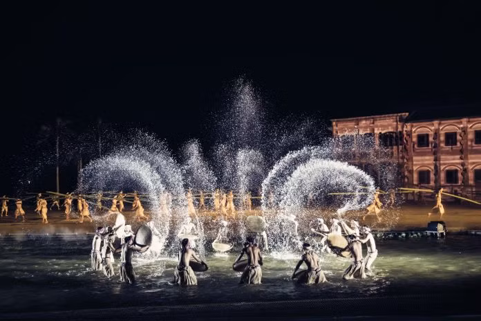 "Ký ức Hội An" được trình diễn bởi những vũ công chuyên nghiệp.