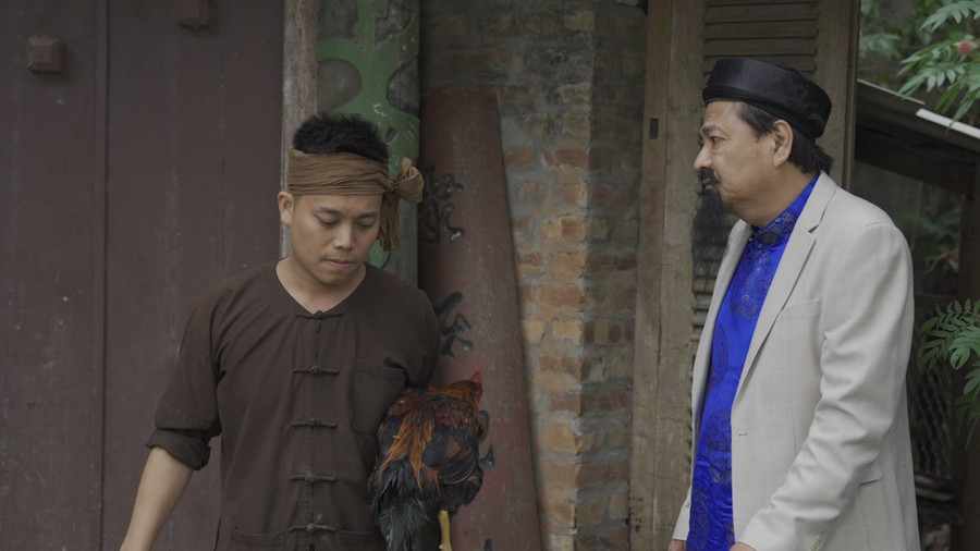 Đạo diễn Nguyễn Love và NSND Quốc Anh trong hài Tết 'Mâm cỗ tất niên'. Đạo diễn Nguyễn Love và NSND Quốc Anh trong hài Tết 'Mâm cỗ tất niên'.