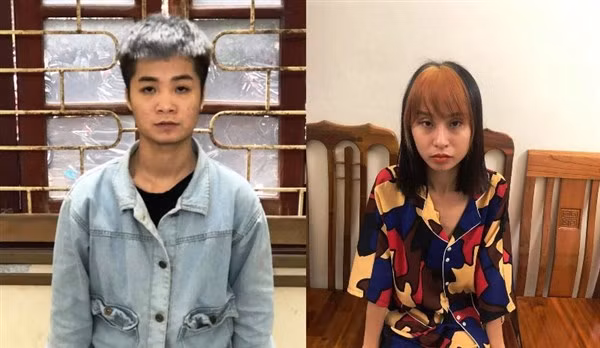 Đối tượng Hoàng Mai Ly (bên trái ảnh) và Phí Thị Việt Trinh tại cơ quan công an. Ảnh: Công an thành phố Tuyên Quang