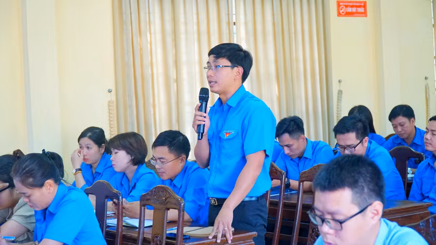 Đoàn viên chia sẻ, trao đổi kinh nghiệm, cách làm hiệu quả, tháo gỡ khó khăn, vướng mắc tại hội nghị.