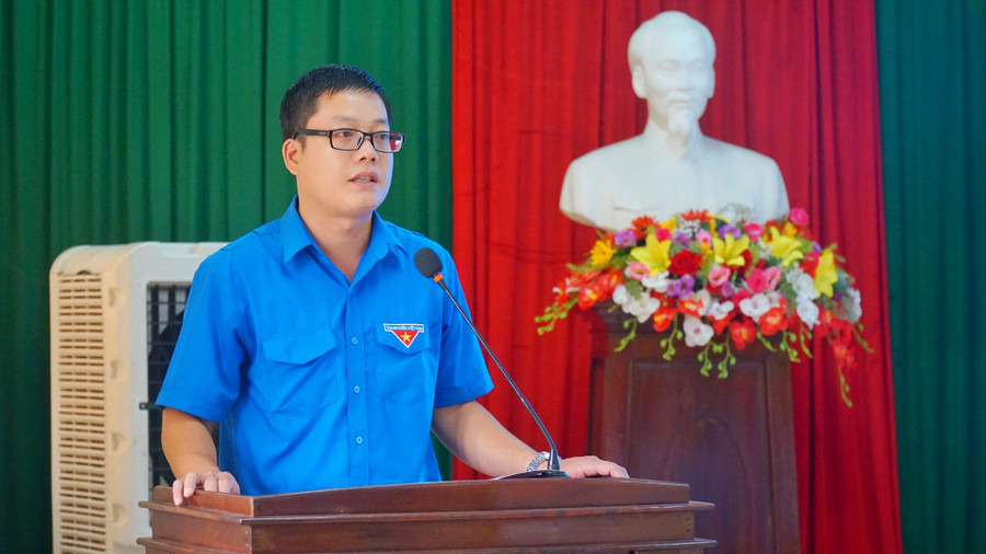 Bí thư Tỉnh đoàn Thừa Thiên - Huế Nguyễn Thanh Hoài trao đổi tại hội nghị. Bí thư Tỉnh đoàn Thừa Thiên - Huế Nguyễn Thanh Hoài trao đổi tại hội nghị.