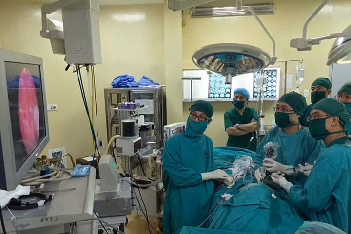 Đau đầu kéo dài, phát hiện u tuyến yên