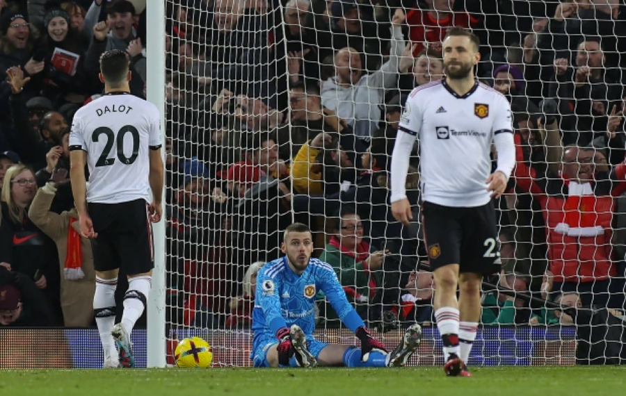 Thủ thành De Gea phải 7 lần vào lưới nhặt bóng.