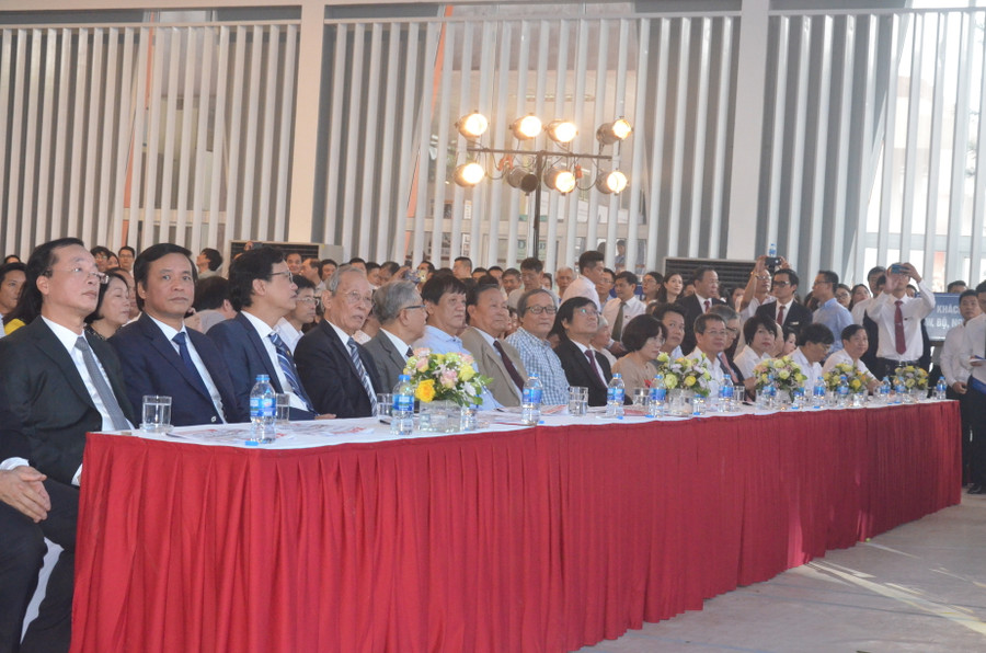 Đoàn đại biểu đến dự lễ kỷ niệm.