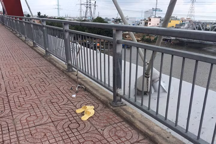 Nhảy cầu Bình Lợi, người đàn ông được ca nô cứu sống