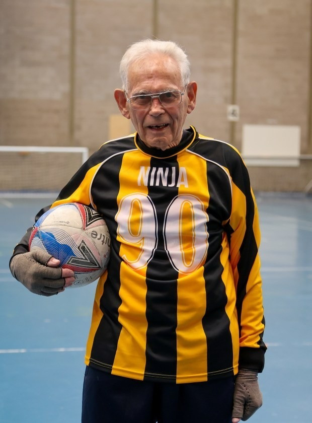 Cụ ông mang biệt danh Ninja đã ghi 5 bàn trong ngày sinh nhật 90.
