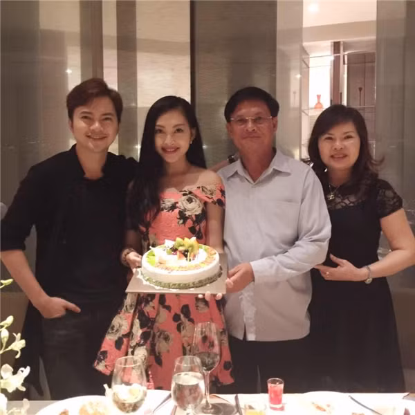 Cuộc sống sang chảnh “vạn người mơ” của em gái sao nam Việt - Ảnh 20