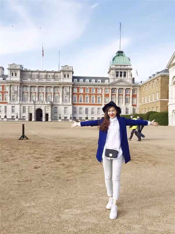 Cuộc sống sang chảnh “vạn người mơ” của em gái sao nam Việt - Ảnh 24