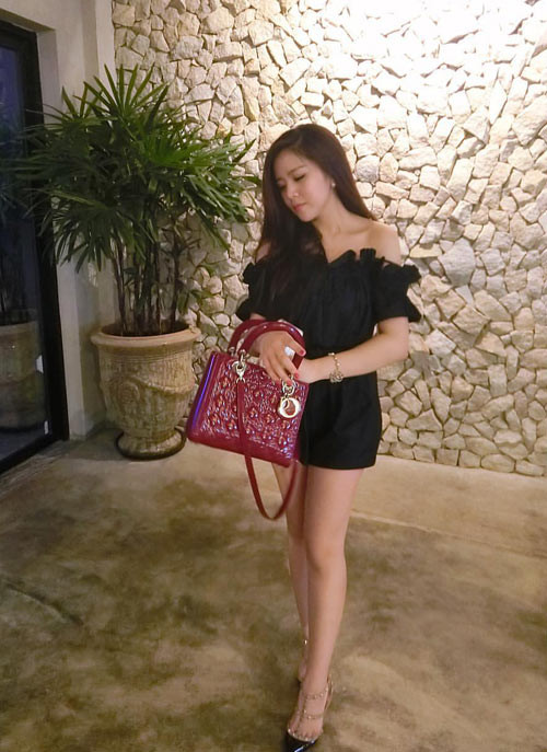 Cuộc sống sang chảnh “vạn người mơ” của em gái sao nam Việt - Ảnh 1