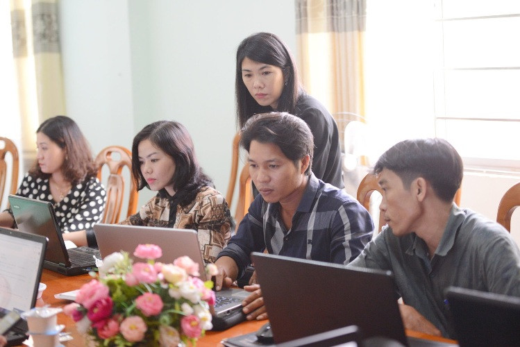 Các GV cốt cán tham gia tập huấn, bồi dưỡng CTGDPT mới Các GV cốt cán tham gia tập huấn, bồi dưỡng CTGDPT mới