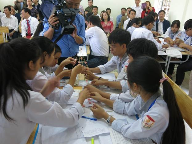 Học sinh hứng thú thực hiện sản phẩm STEM Học sinh hứng thú thực hiện sản phẩm STEM