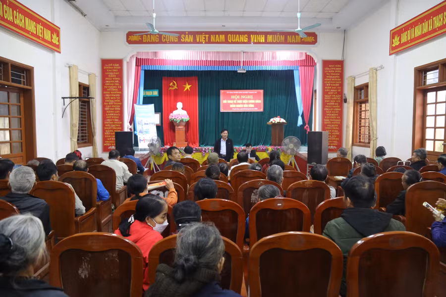 Xã Thạch Sơn (huyện Thạch Hà, Hà Tĩnh) đối thoại với người dân về thực hiện chính sách giảm nghèo bền vững. (Ảnh: Tường Vy)